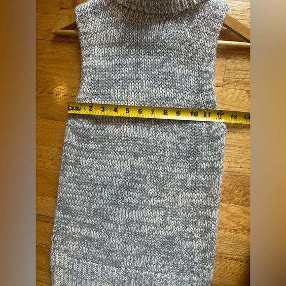 Club Monaco Cashmere Blend Sleeveless Turtleneck Sweater Grey & White - Picture 5 of 8